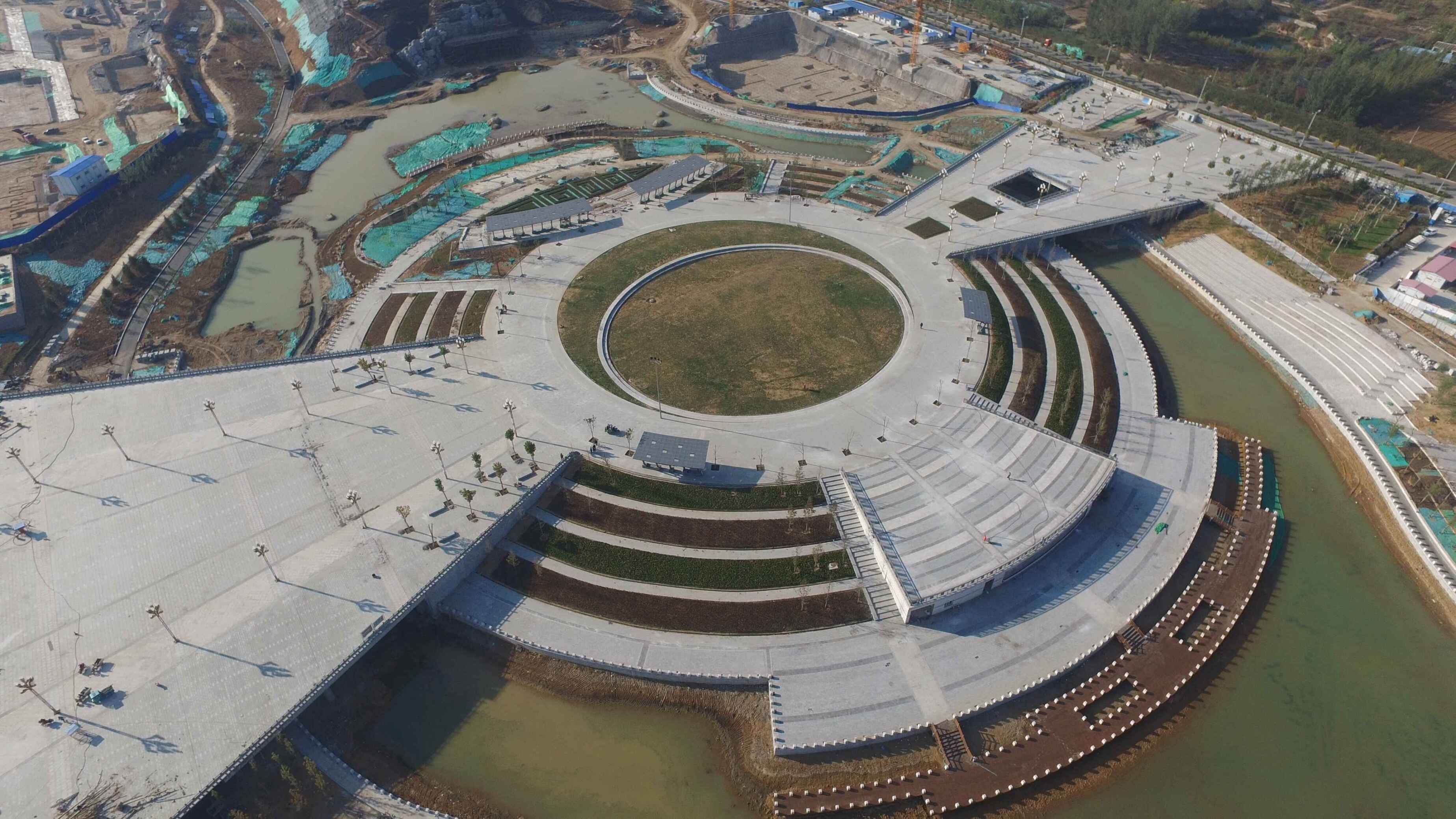 邹城市人大代表,政协委员察看中央公园景观工程-济南城建集团有限公司